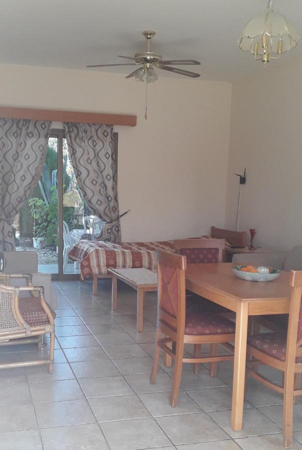 Natasha'S Apartments Paphos Exterior photo